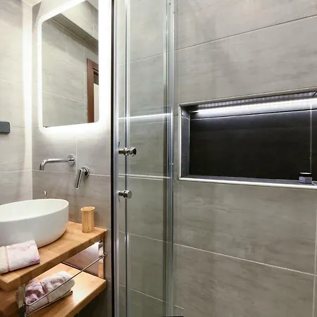 Adell Luxury Apartment